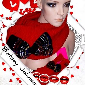 New Betsey Johnson Scarf & Gloves Set